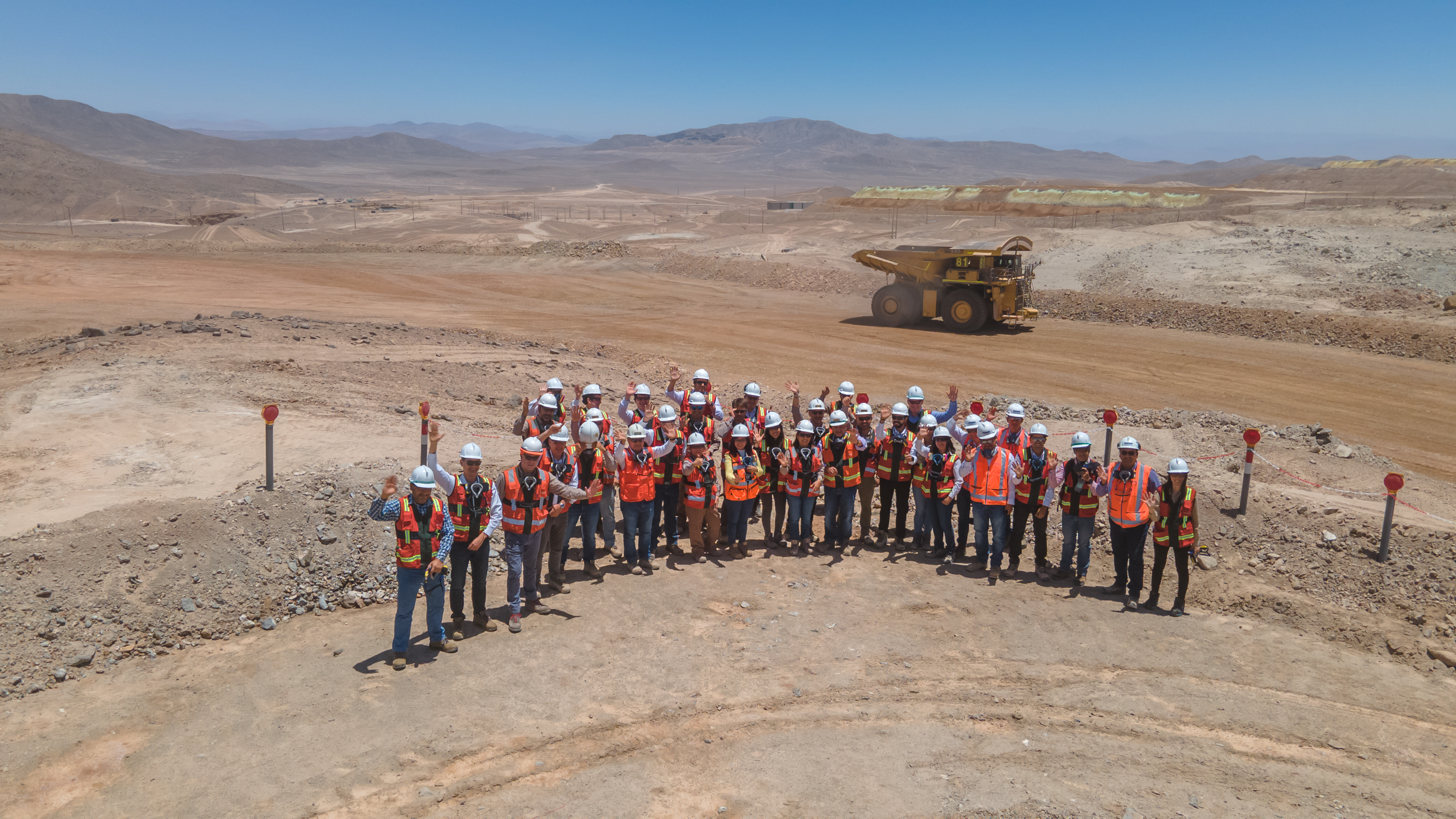 Lomas Bayas inicia operación de camiones autónomos y avanza hacia la Minería 4.0